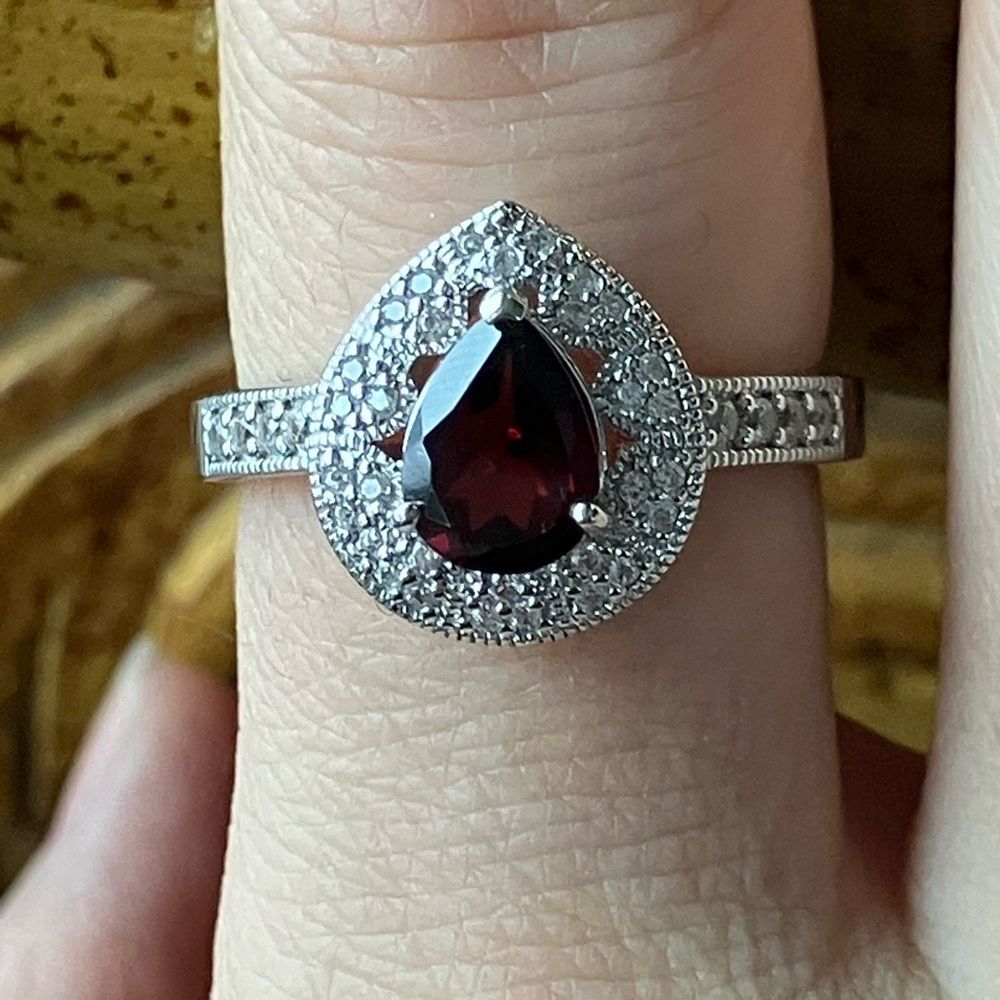 Vermelho Red Garnet Sterling Silver Ring Size 9